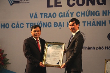 Bốn trường thành viên ĐH Quốc gia TPHCM nhận chứng nhận kiểm định chất lượng