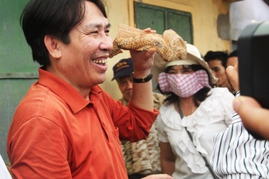 Chuyên gia quốc tế thực địa các di chỉ gốm ở Bình Định