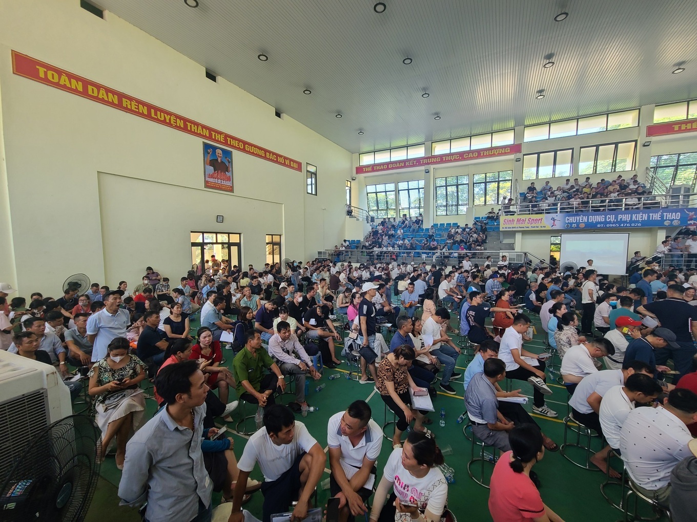 کارشناس: حراج زمین در تان اوی ۱۰۰ میلیون دانگ ویتنامی در هر متر مربع، مردم تشنه سرمایهگذاری هستند - ۱ Chuyên gia: Đấu giá đất Thanh Oai 100 triệu đồng/m2, dân rất đói đầu tư - 1