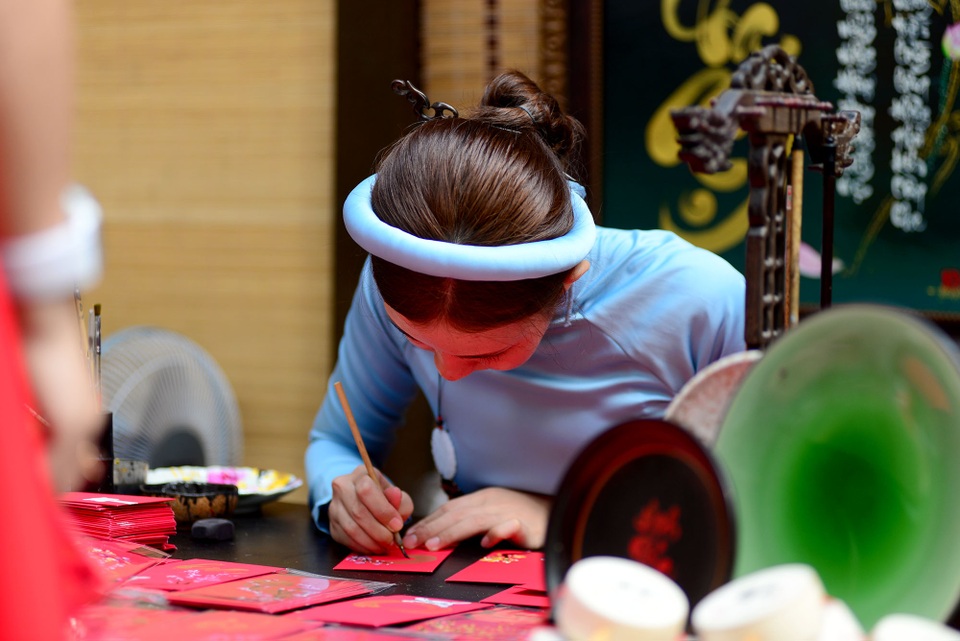Bà đồ trên phố Sài Gòn.jpg Bà đồ trên phố Sài Gòn.jpg