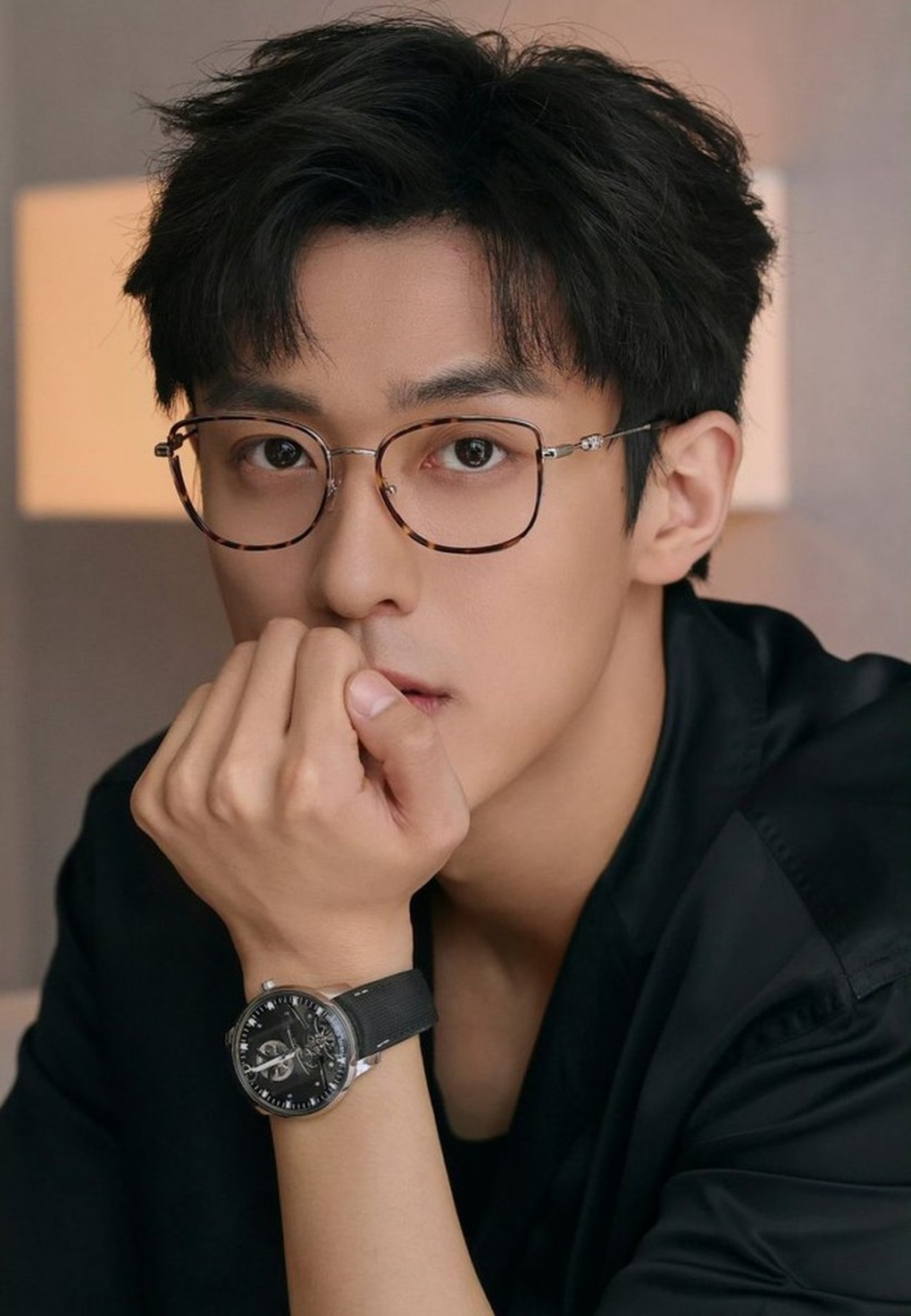 Thả tim ảnh diễn của Lisa tại câu lạc bộ thoát y, nam nghệ sĩ bị tẩy chay - 3 Thả tim ảnh diễn của Lisa tại câu lạc bộ thoát y, nam nghệ sĩ bị tẩy chay - 3