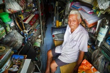 Triết lý sống "ai cũng phải học" của cụ ông gần trăm tuổi ở TPHCM