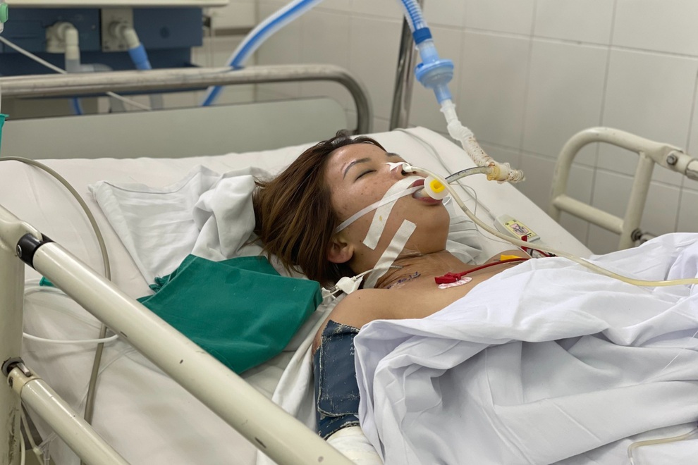 Thương cảnh cha mẹ già ngày đêm ngóng tin con sau vụ tại nạn - 2 Thương cảnh cha mẹ già ngày đêm ngóng tin con sau vụ tại nạn - 2