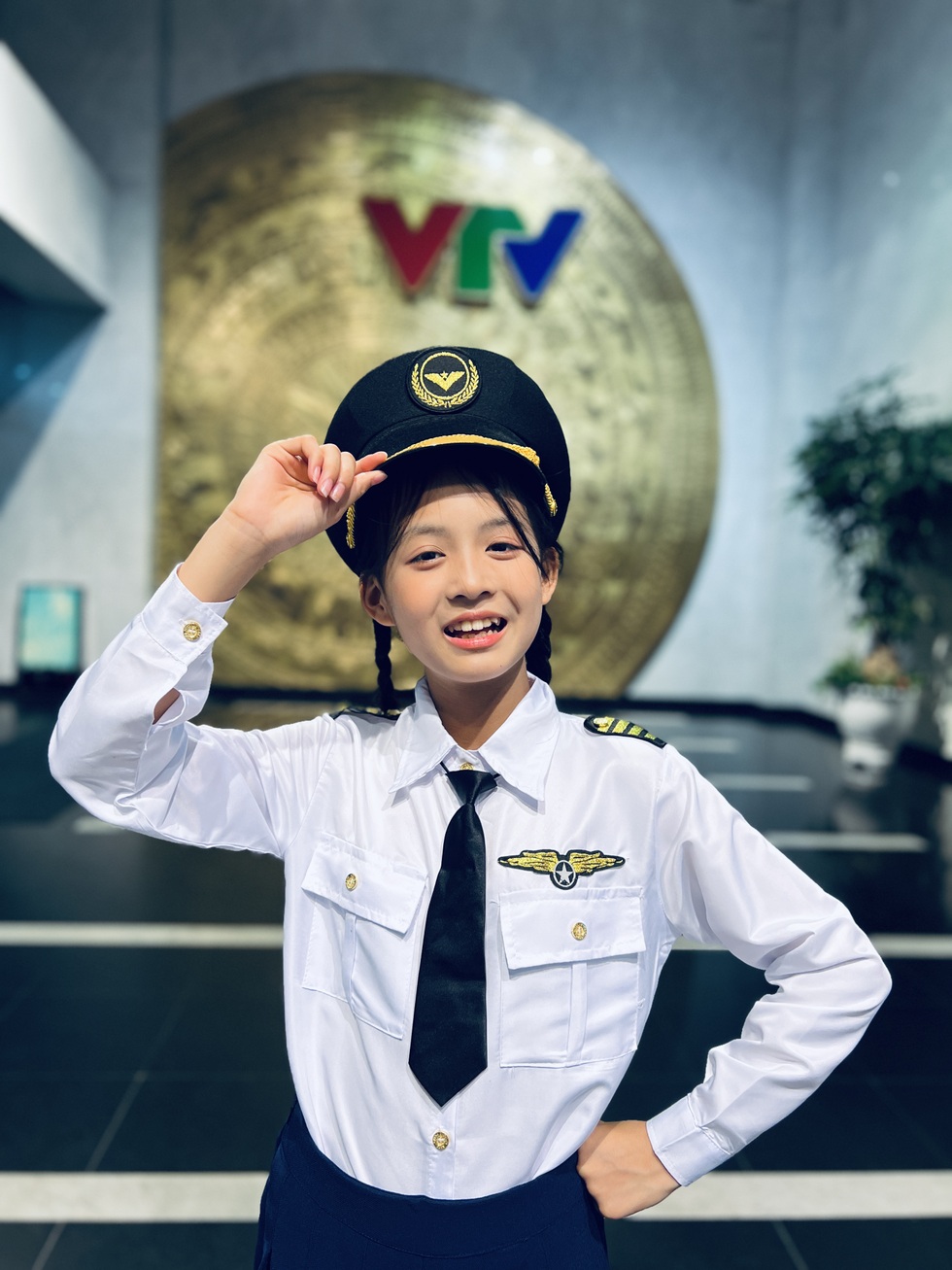 Chuyện ít biết về cô bé Hà Nội 12 tuổi hát nhạc đỏ với bà hút 46 triệu view - 1 Chuyện ít biết về cô bé Hà Nội 12 tuổi hát nhạc đỏ với bà hút 46 triệu view - 1