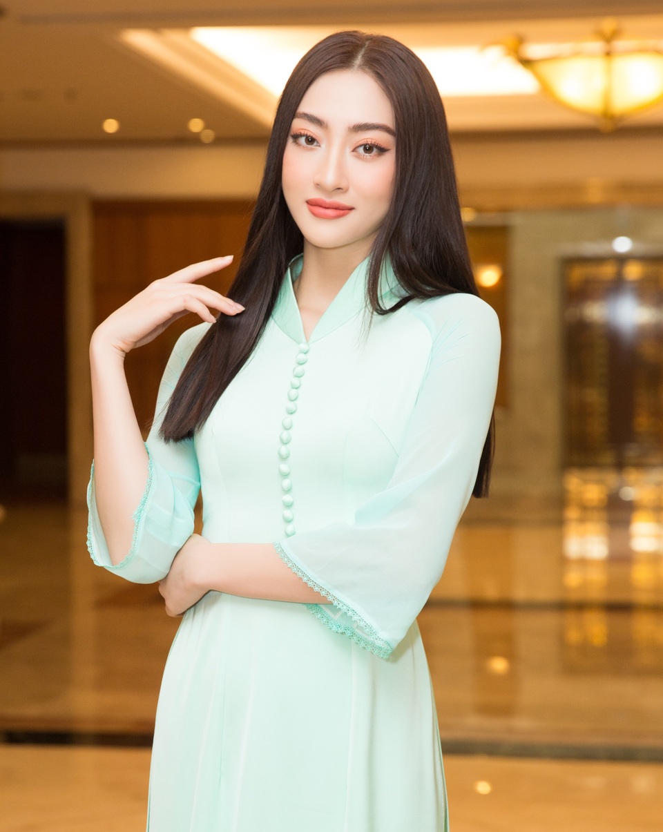 Lương Thùy Linh: Ngày xưa tôi hơi ích kỷ, hay than thở - 4 Lương Thùy Linh: Ngày xưa tôi hơi ích kỷ, hay than thở - 4