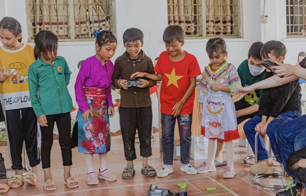 Cô gái trẻ ươm mầm đam mê công nghệ cho hàng triệu học sinh Việt Nam - 2 Cô gái trẻ ươm mầm đam mê công nghệ cho hàng triệu học sinh Việt Nam - 2