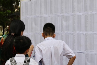 Hà Nội: Phụ huynh hụt hẫng, lo lắng nếu tạm dừng tuyển hệ song bằng