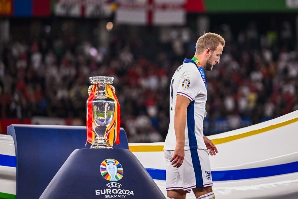 Phản ứng của Harry Kane khi giành danh hiệu đầu tiên trong sự nghiệp - 2 Phản ứng của Harry Kane khi giành danh hiệu đầu tiên trong sự nghiệp - 2