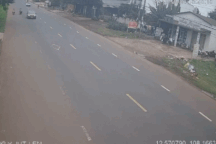 Đi bộ qua đường, nam sinh lớp 12 bị xe tải tông tử vong