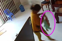 Xem camera, phát hiện con 8 tháng tuổi bị người giúp việc bạo hành