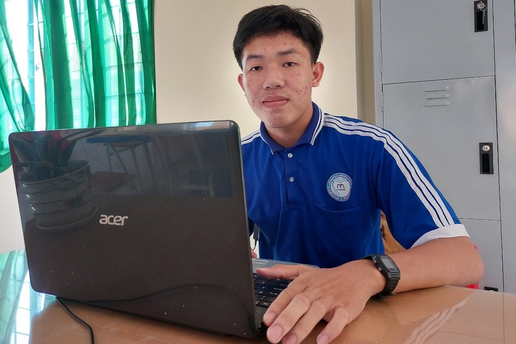 Nam sinh trường làng ẵm giải nhì quốc gia môn lịch sử - 1 Nam sinh trường làng ẵm giải nhì quốc gia môn lịch sử - 1
