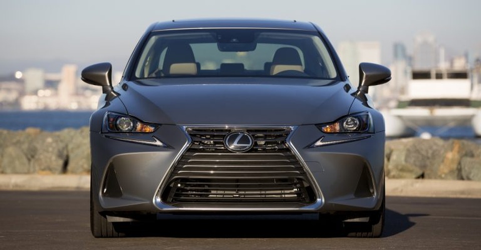 Lexus IS phiên bản nâng cấp 2021 có gì khác xe đời cũ? - 3 Lexus IS phiên bản nâng cấp 2021 có gì khác xe đời cũ? - 3