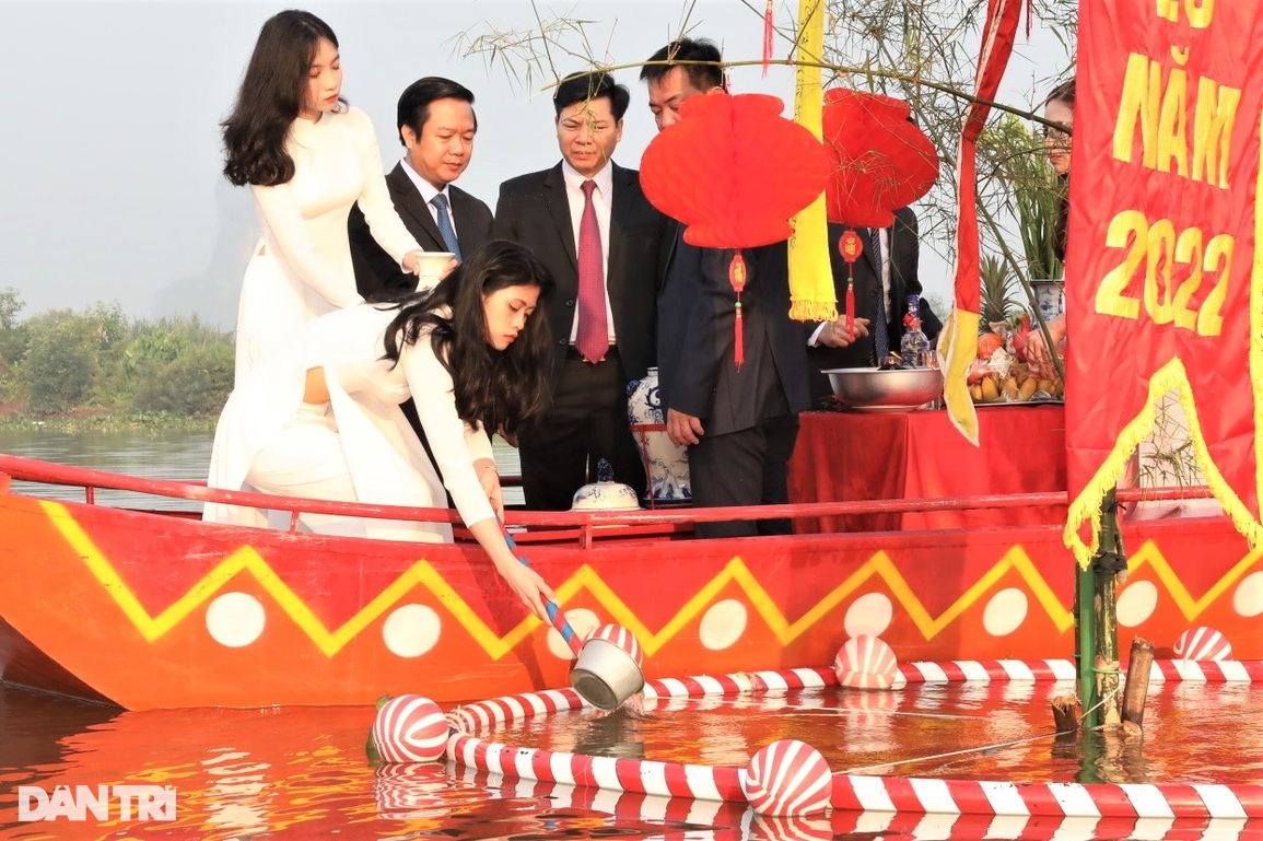 Độc đáo nghi lễ rước nước nghìn năm tuổi về đền vua Đinh - 4 Độc đáo nghi lễ rước nước nghìn năm tuổi về đền vua Đinh - 4