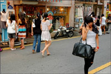 Càng học cao, càng trì hoãn chuyện chồng con