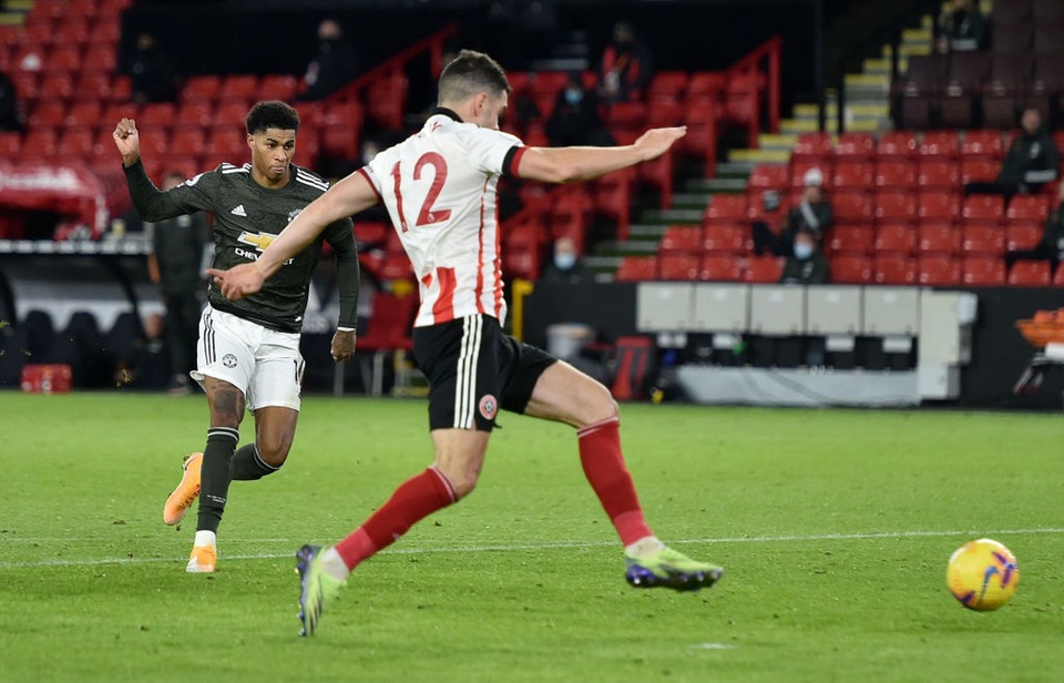 Những khoảnh khắc Man Utd vượt ải Bramall Lane thành công - 13