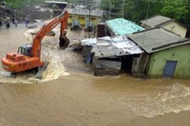 Ấn Độ: hàng ngàn người kẹt trong biển nước