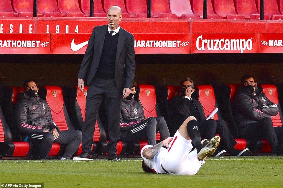 Real Madrid đánh bại Sevilla nhờ bàn phản lưới nhà - 5 Real Madrid đánh bại Sevilla nhờ bàn phản lưới nhà - 5