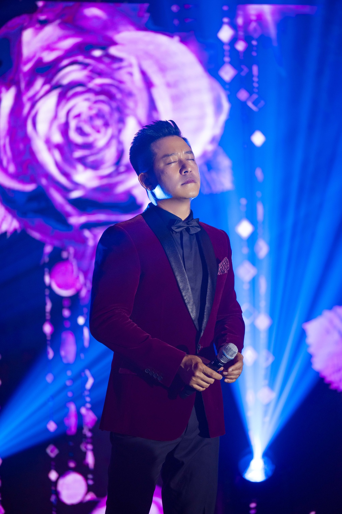 Tuấn Hưng: Năm qua tôi làm xe ôm, trông con được vợ trả lương - 5 Tuấn Hưng: Năm qua tôi làm xe ôm, trông con được vợ trả lương - 5