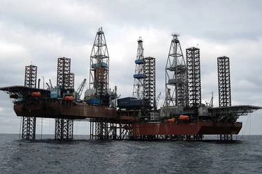 Ukraine bị nghi phóng tên lửa tấn công giàn khoan dầu của Nga gần Crimea