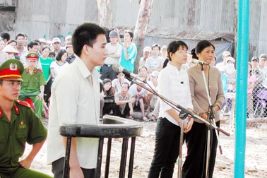 Tiếp tục bỏ tử hình ở một số tội?