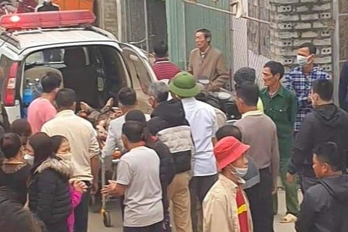 Bị điện giật khi đang đan thép làm nhà, 2 thợ xây thương vong - 1