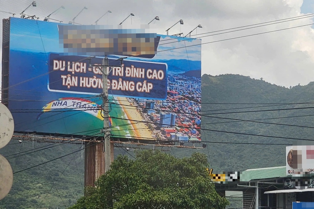 Bảng quảng cáo trò chơi đánh bạc trực tuyến ngang nhiên “mọc” dọc quốc lộ 1 - 1 Bảng quảng cáo trò chơi đánh bạc trực tuyến ngang nhiên “mọc” dọc quốc lộ 1 - 1