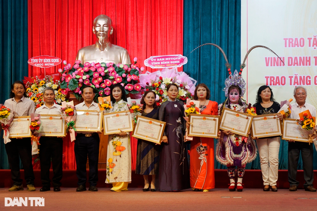 Những đại võ sư của Bình Định được phong tặng danh hiệu nghệ nhân nhân dân - 3 Những đại võ sư của Bình Định được phong tặng danh hiệu nghệ nhân nhân dân - 3
