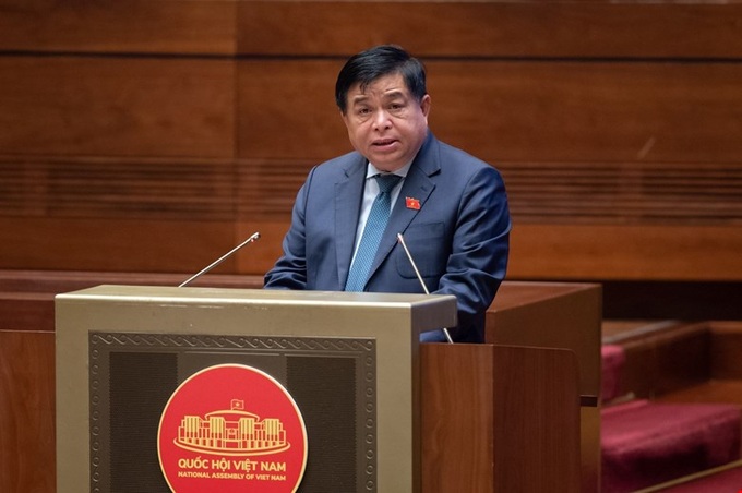 Bộ trưởng Bộ KH&ĐT Nguyễn Chí Dũng trình bày tờ trình về Dự thảo Nghị quyết