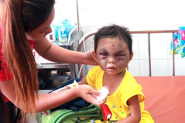 “Ba mẹ ơi đừng đánh con, đừng liệng con đi, đừng chích điện con…”