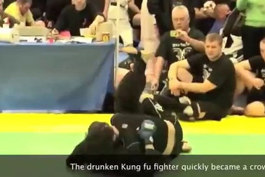 Cao thủ Túy quyền bị hạ gục bởi VĐV võ cổ truyền Hy Lạp