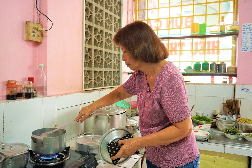 Món bún cá nức tiếng của đôi vợ chồng U80 lọt Top đặc sản Việt Nam - 2 Món bún cá nức tiếng của đôi vợ chồng U80 lọt Top đặc sản Việt Nam - 2
