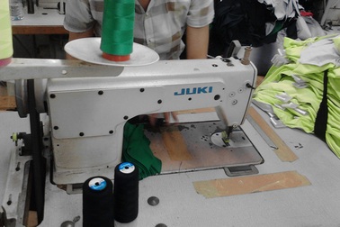 Thợ may ăn cắp máy may