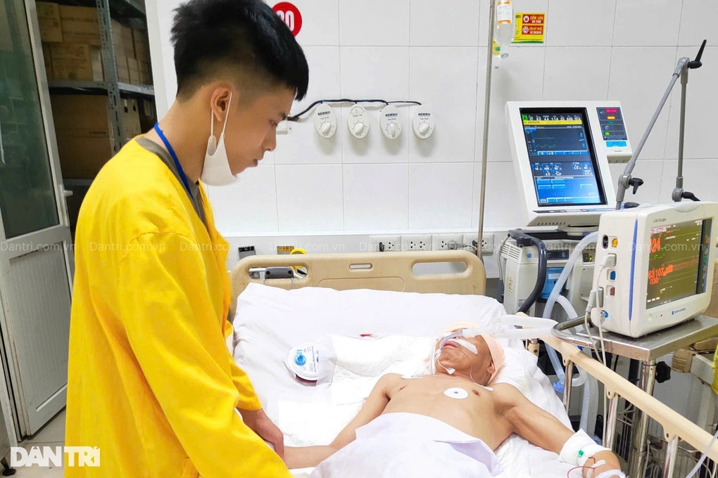 Vay 4 triệu đồng, anh công nhân bay về quê mong cứu bố tai biến - 3 Vay 4 triệu đồng, anh công nhân bay về quê mong cứu bố tai biến - 3