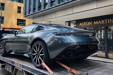 Siêu xe dồn dập về, ngốn 200 tỷ của đại gia Việt