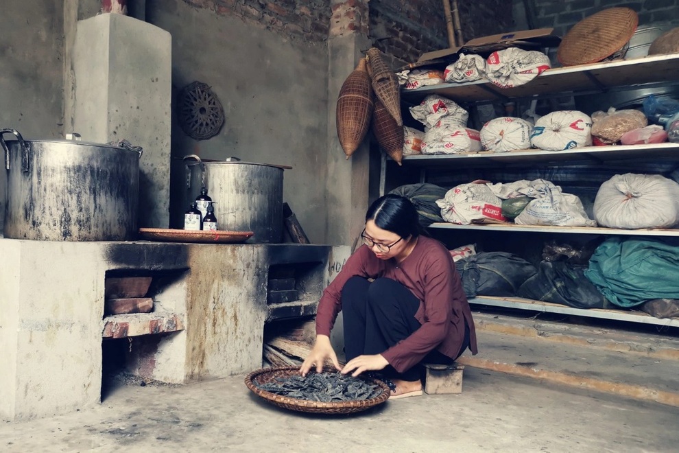 Bỏ phố về quê nấu nước gội đầu thảo mộc, bà mẹ 2 con chốt đơn mỏi tay - 1 Bỏ phố về quê nấu nước gội đầu thảo mộc, bà mẹ 2 con chốt đơn mỏi tay - 1