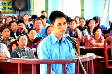 Tử hình kẻ giết người và cướp tài sản người đồng tính