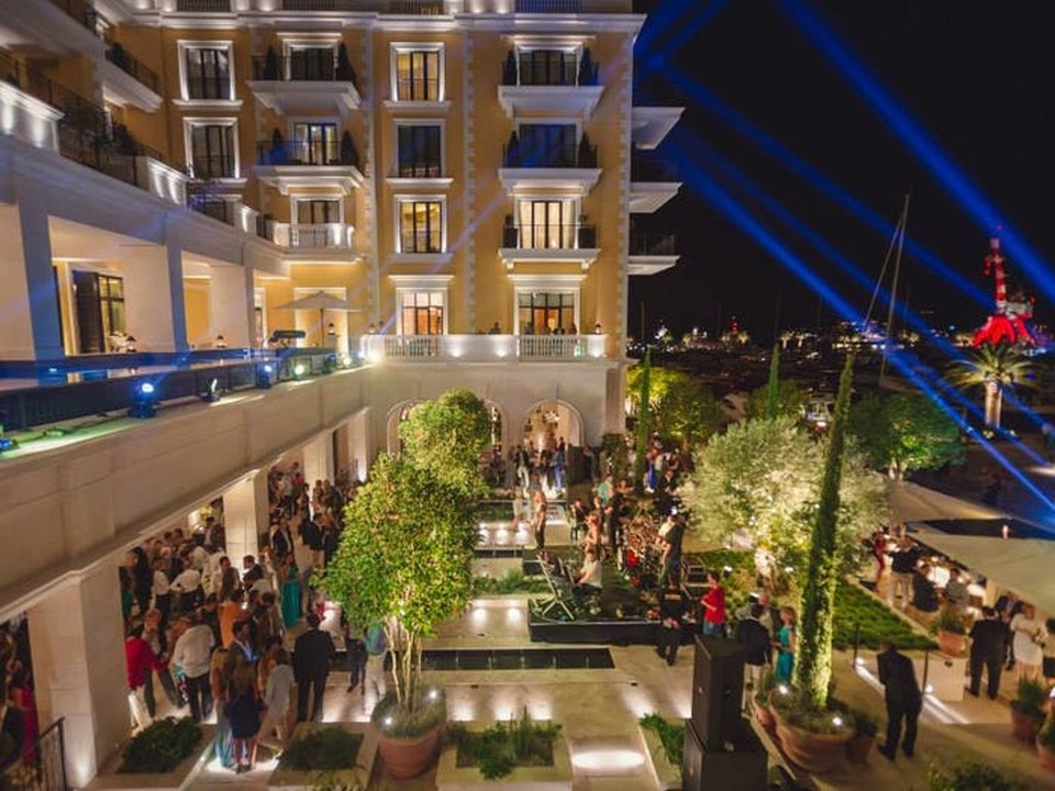 Giới siêu giàu chi hàng triệu USD đầu tư vào Montenegro giữa đại dịch - 9