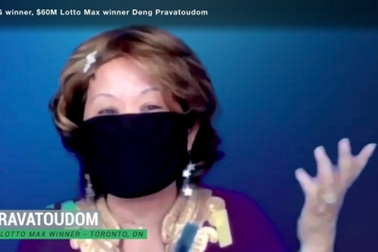 Trúng xổ số 60 triệu USD nhờ... giấc mơ 20 năm trước của chồng