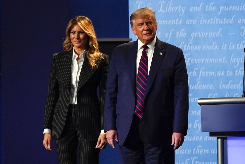 Ông Trump và phu nhân bắt đầu cách ly sau khi trợ lý mắc Covid-19 - 1 Ông Trump và phu nhân bắt đầu cách ly sau khi trợ lý mắc Covid-19 - 1