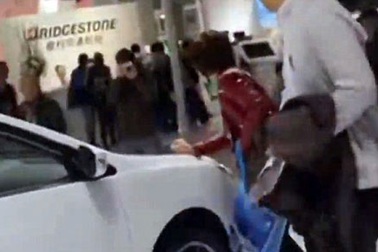 Phụ nữ "yêu" xe đến mức nào?