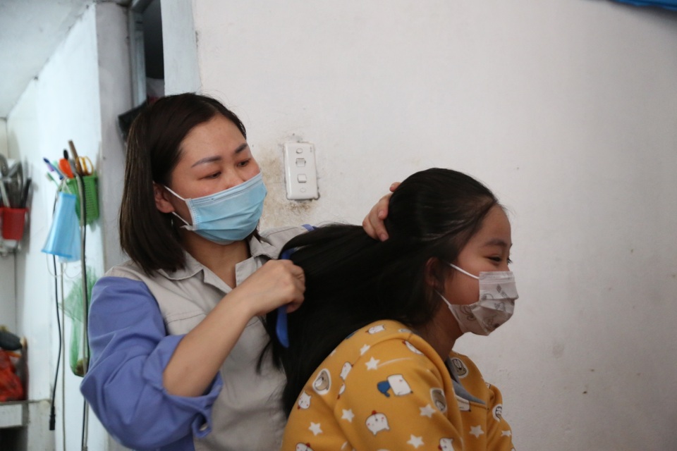 Công nhân đón Tết xa nhà với tâm tư nặng trĩu - 11 Công nhân đón Tết xa nhà với tâm tư nặng trĩu - 11