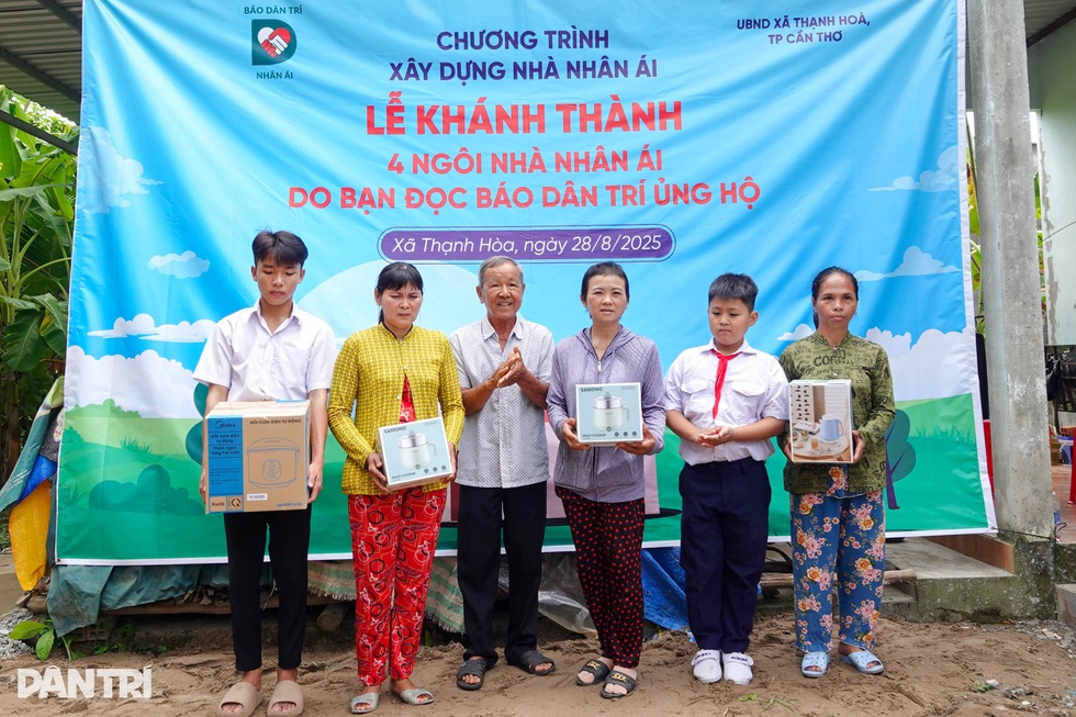 Khánh thành 4 ngôi nhà Nhân ái ở Cần Thơ, giúp các hộ nghèo sớm an cư - 9 Khánh thành 4 ngôi nhà Nhân ái ở Cần Thơ, giúp các hộ nghèo sớm an cư - 9