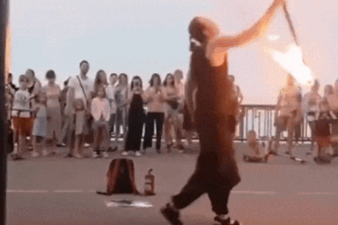 Kinh hoàng cảnh vũ công "trở thành ngọn lửa" khi đang biểu diễn múa lửa