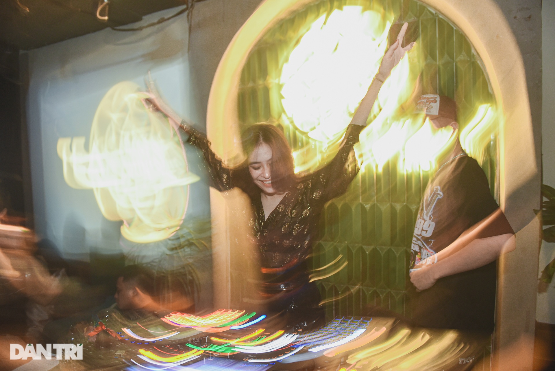Góc khuất nữ DJ lấy chồng tuổi 20, làm mẹ đơn thân và 7 năm không ngủ - 11 Góc khuất nữ DJ lấy chồng tuổi 20, làm mẹ đơn thân và 7 năm không ngủ - 11