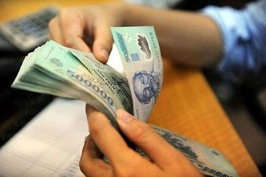 Vì sao thu nhập nhân viên nhiều ngân hàng giảm mạnh?