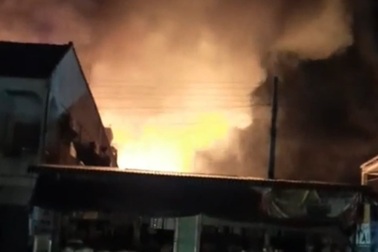 Cháy khu chợ có đông người Việt buôn bán ở Lào