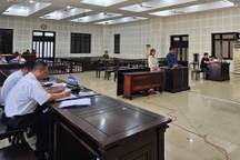 Cặp vợ chồng dùng tài sản đã thế chấp ngân hàng để gán cho các chủ nợ