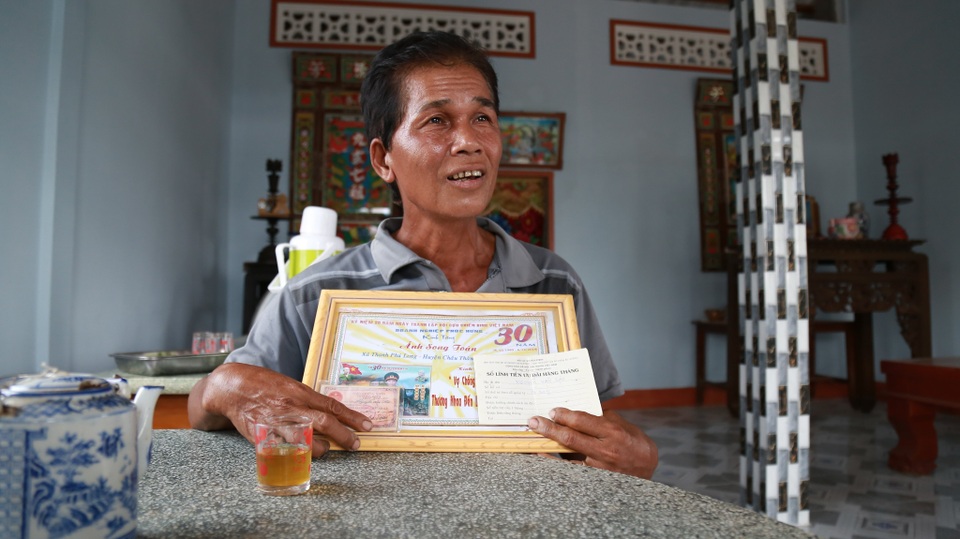 Long An: Thương binh trồng thanh long thu hàng trăm triệu mỗi năm - 8 Long An: Thương binh trồng thanh long thu hàng trăm triệu mỗi năm - 8