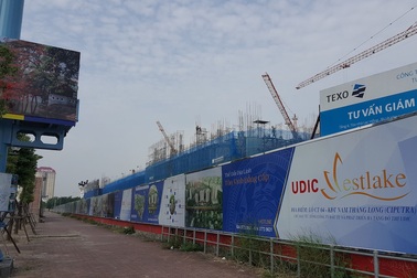 Tự ý tháo dỡ hàng rào cố định bảo vệ hành lang cầu Nhật Tân