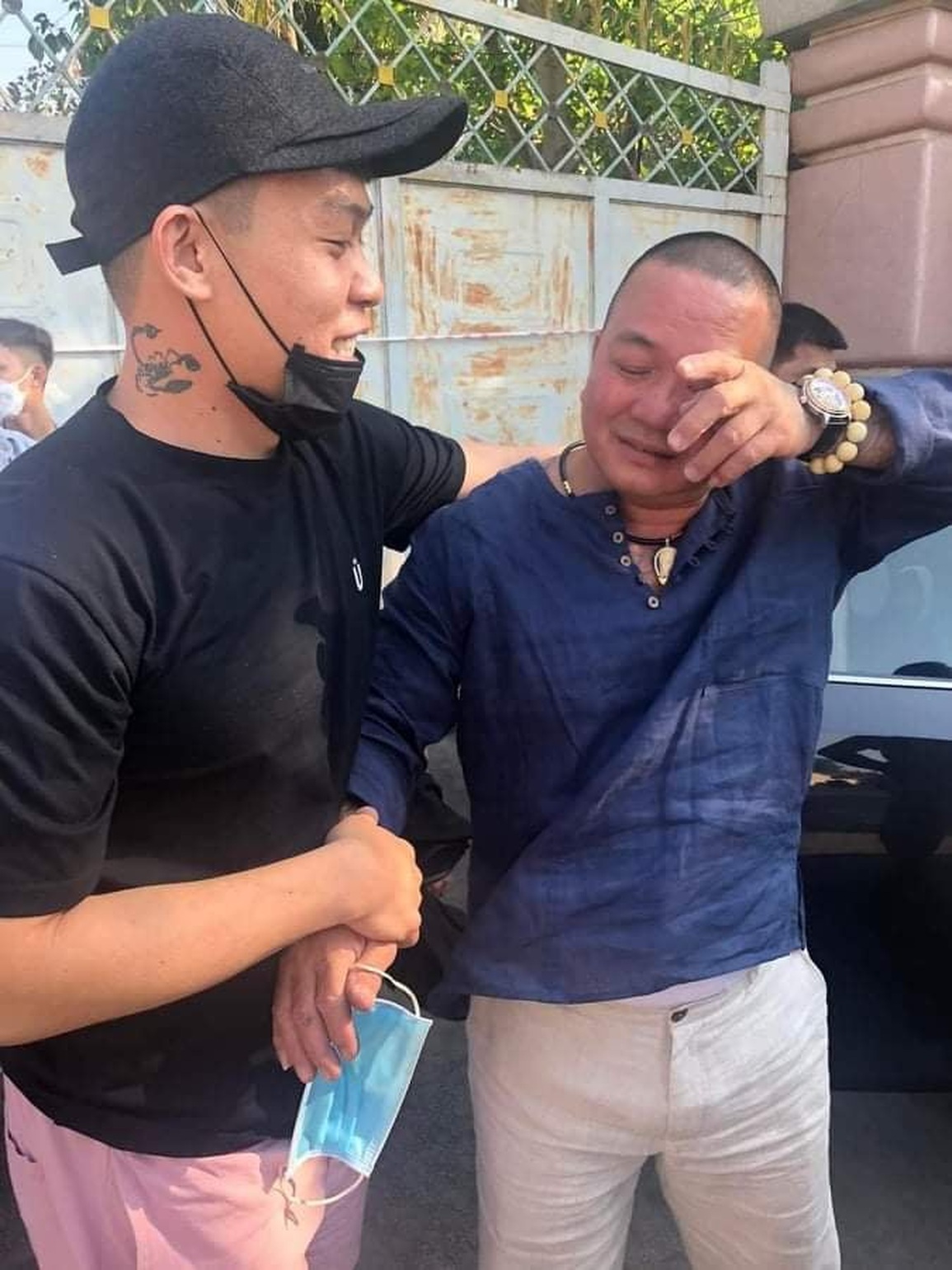 Hải bánh bật khóc ngày ra tù sau hơn 20 năm thụ án - 1 Hải bánh bật khóc ngày ra tù sau hơn 20 năm thụ án - 1